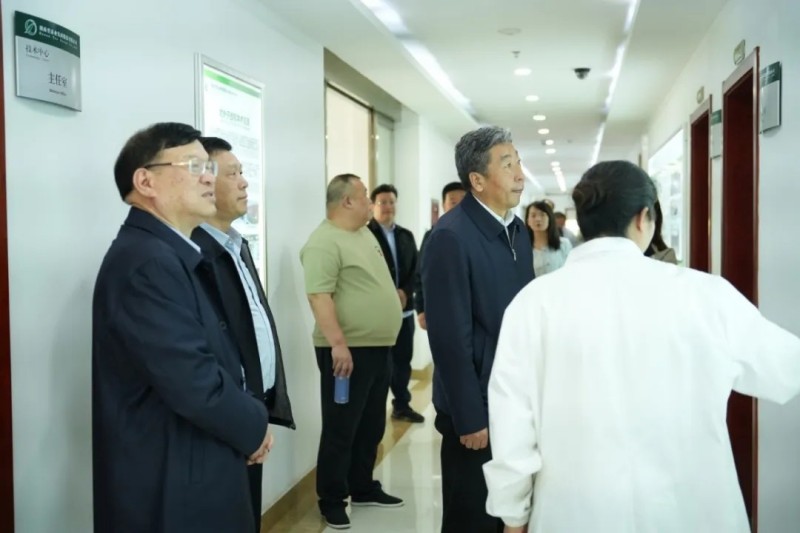山西省供銷(xiāo)合作社聯(lián)合社黨組書(shū)記、理事會(huì)主任高建軍一行蒞臨公司調(diào)研指導(dǎo)