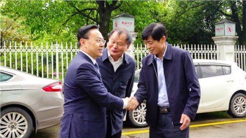 湖南師范大學(xué)校長劉仲華院士、副校長唐賢清一行蒞臨集團(tuán)益陽茶廠調(diào)研指導(dǎo)